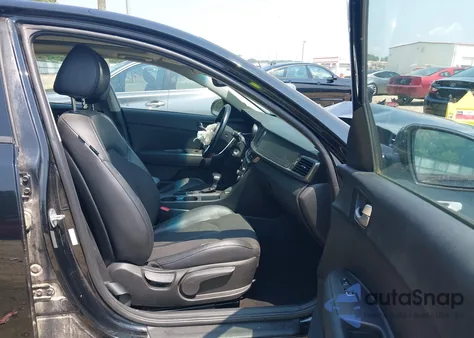 2018 Kia Optima S z USA, uszkodzony, nr VIN 5XXGT4L3XJG241003